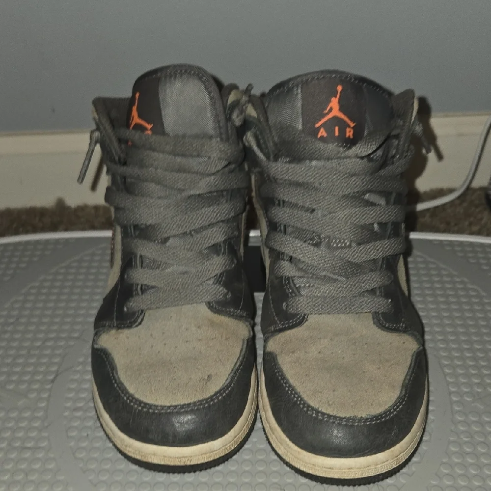 Jordan Black and Gray Sneakers - Picture 7 of 7